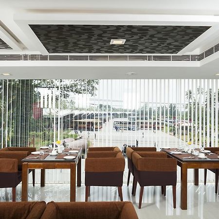 Готель Abaam Cochin Kochi Екстер'єр фото