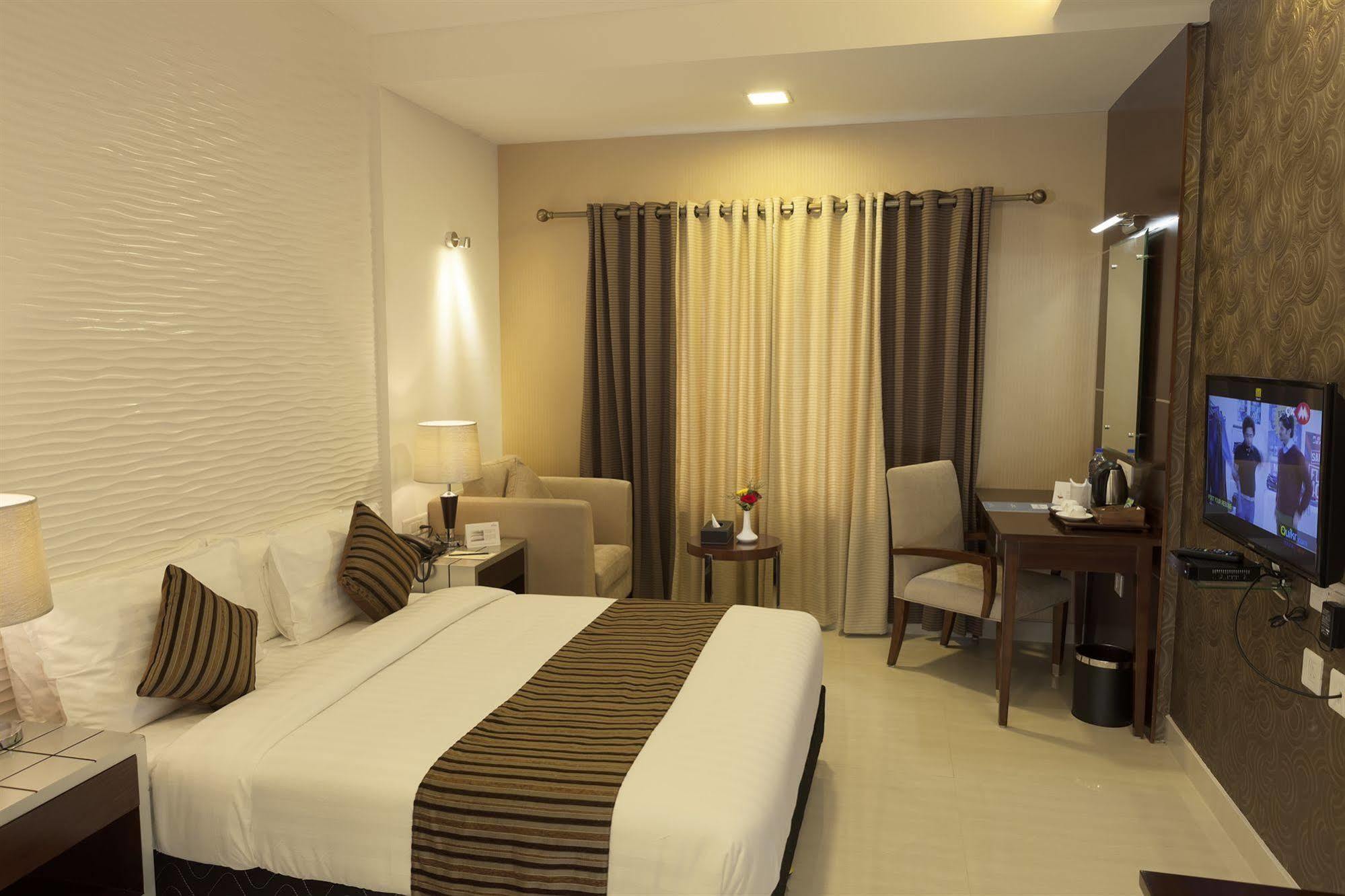Готель Abaam Cochin Kochi Екстер'єр фото